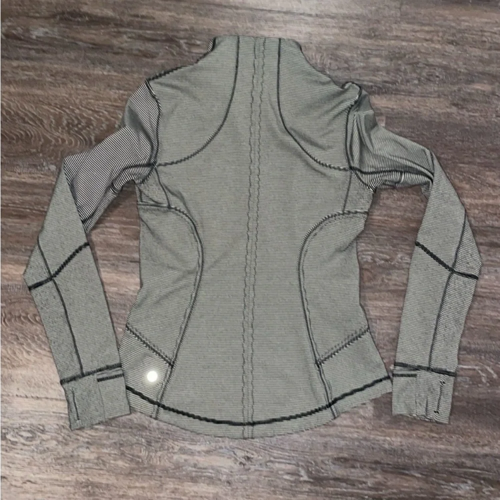 EUC Lululemon Ribbed/Stripped Matching Bundle. Size 8 - Picture 3 of 12